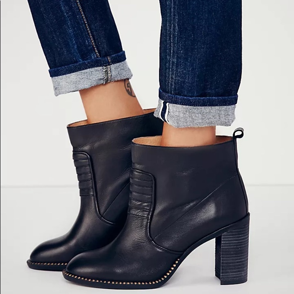 Free People • McCall Round Toe Leather Ankle Boots • Black • 38 (7.5)